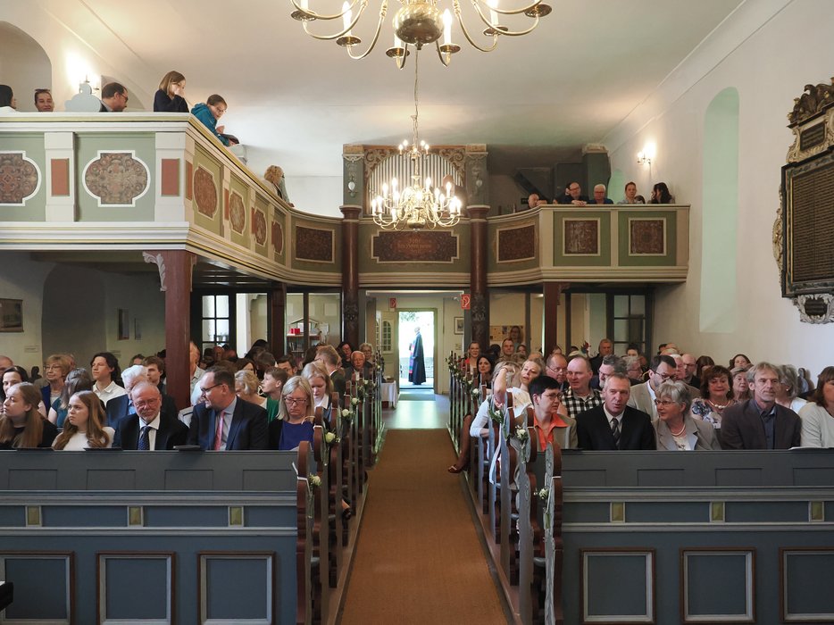 Einzug der Konfirmandinnen und Konfirmanden