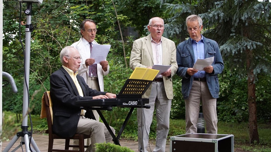 Männerchor unter Leitung von Gerhard Birkigt
