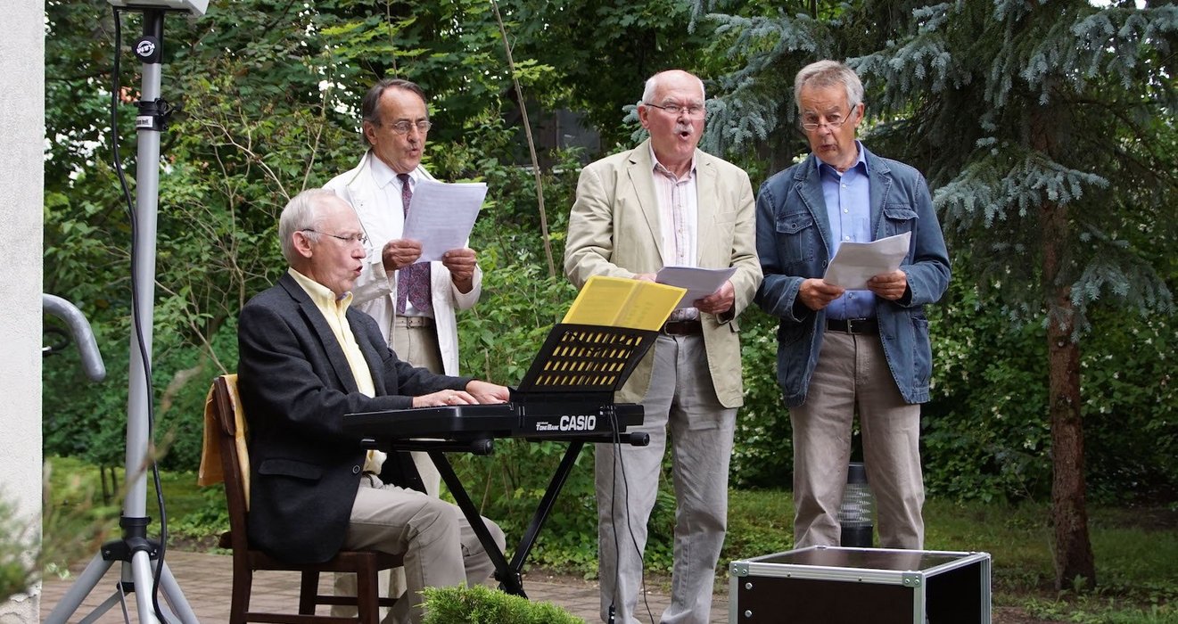 Männerchor unter Leitung von Gerhard Birkigt