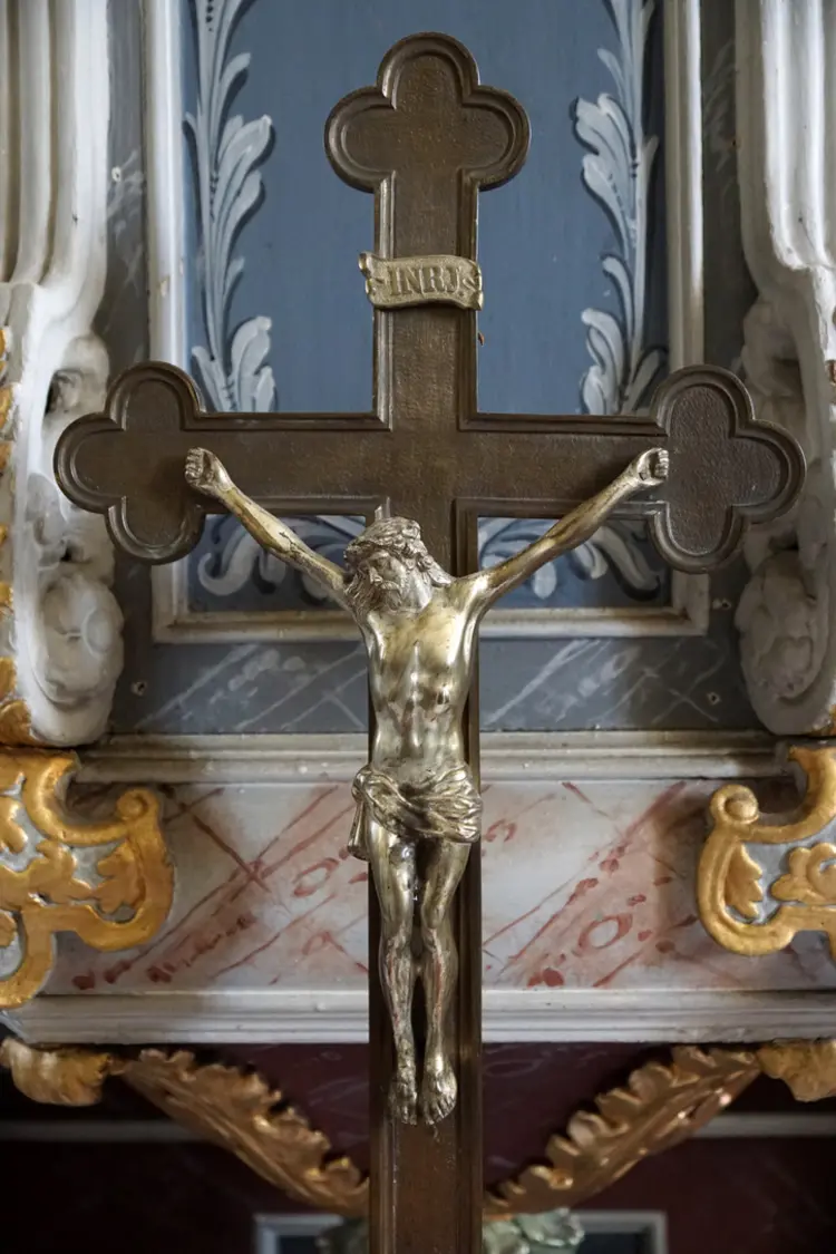 Altarkreuz in der Kirche Dahlwitz