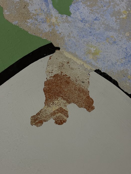 27. Mai - freigelegte Fläche in der Spitze der Apsis, zu sehen sind Fragmente der Sterne