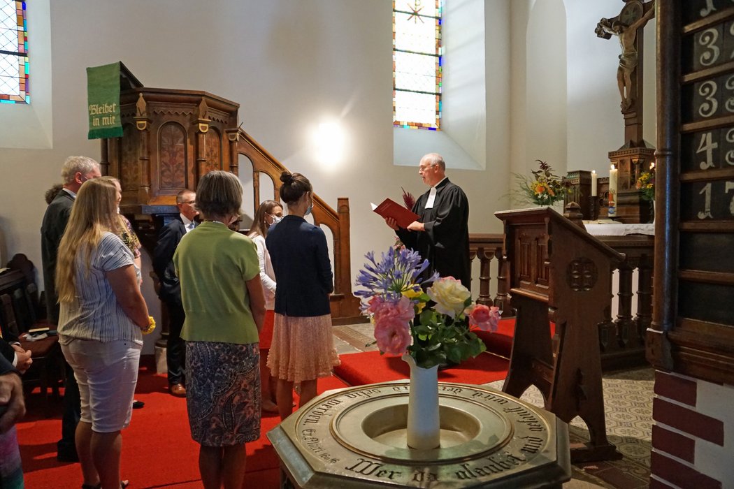 Der Gemeindekirchenrat und Superintendent Hans Georg Furian