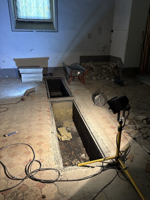 17. April - Ausbau der Heizungsanlage im Kirchenschiff