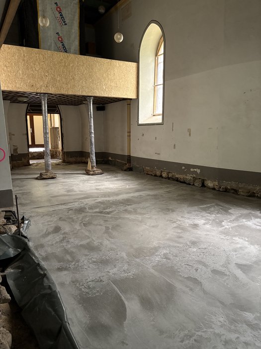 30. Mai - der Unterbeton im Kirchenschiff