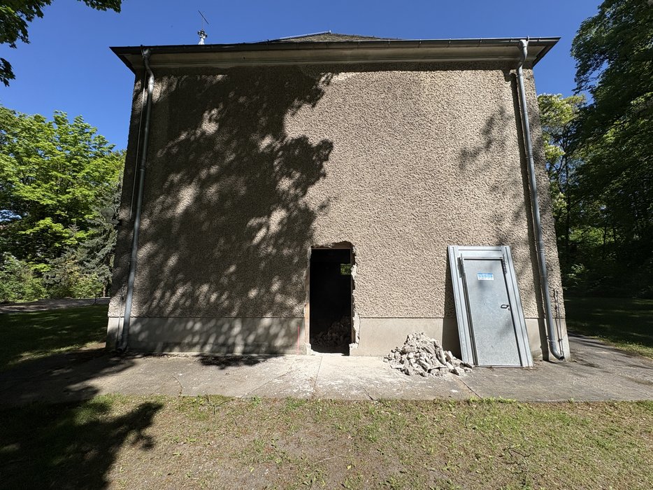 6. Mai - der geöffnete Durchbruch im Giebel