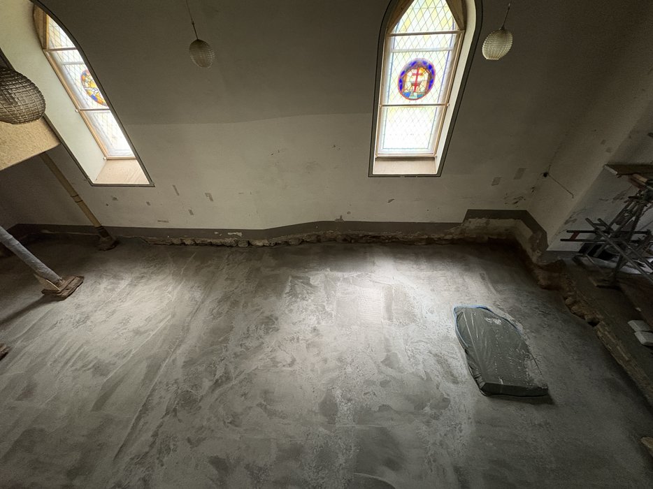 30. Mai - der Unterbeton im Kirchenschiff
