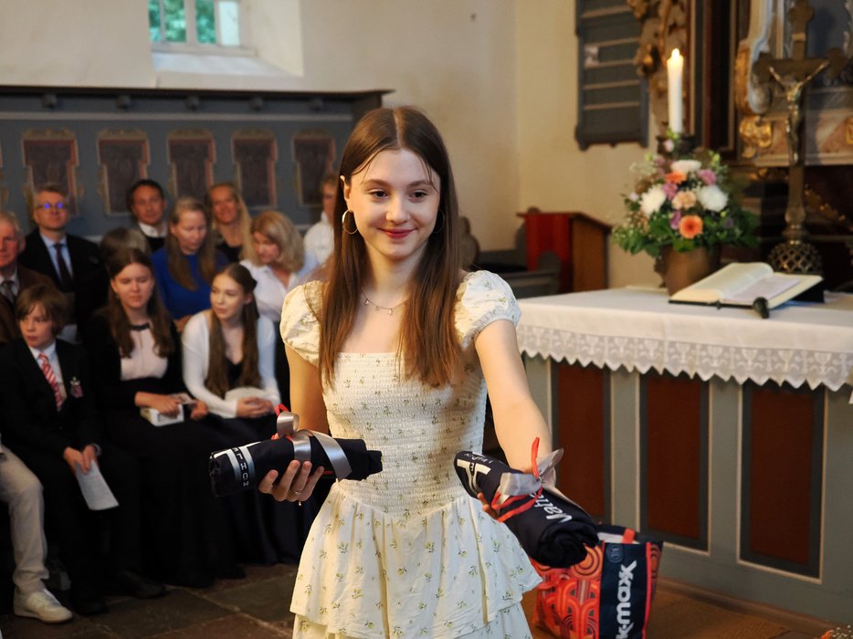 Grußwort und Überreichung eines Präsentes von der Jungen Gemeinde von Felicitas Degner