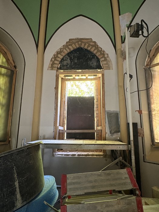 2. Mai - Neuer Sturz für das 3. Fenster in der Apsis