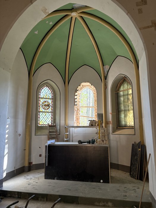 Fenster geöffnet in der Apsis
