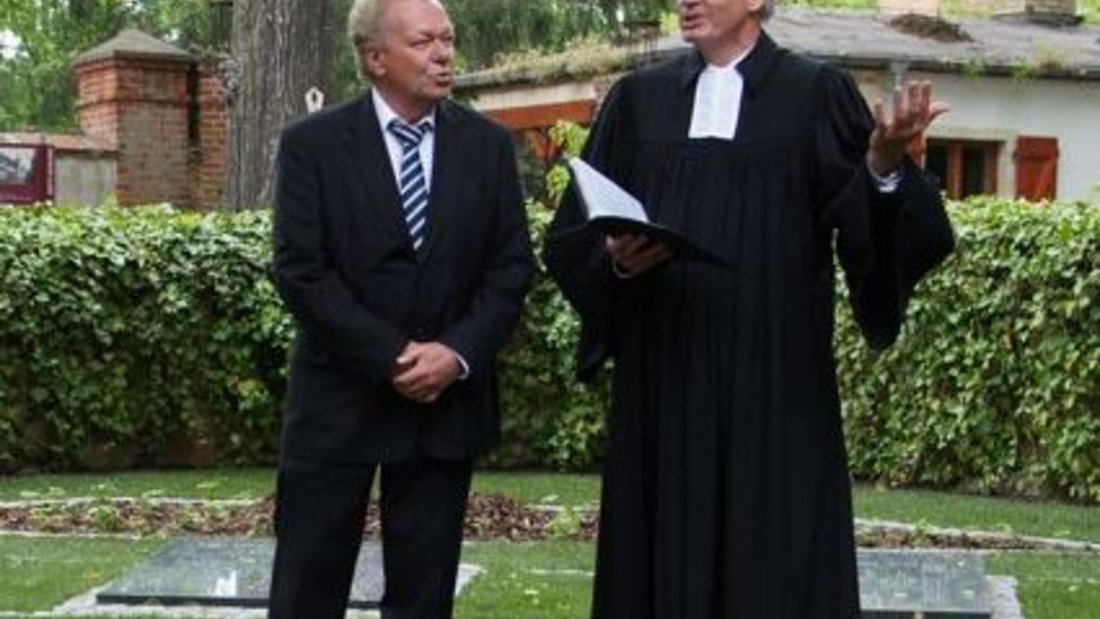 Bürgermeister Jürgen Henze und Pfarrer Matthias Scheufele