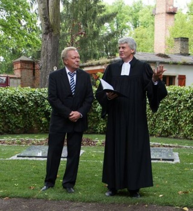 Bürgermeister Jürgen Henze und Pfarrer Matthias Scheufele