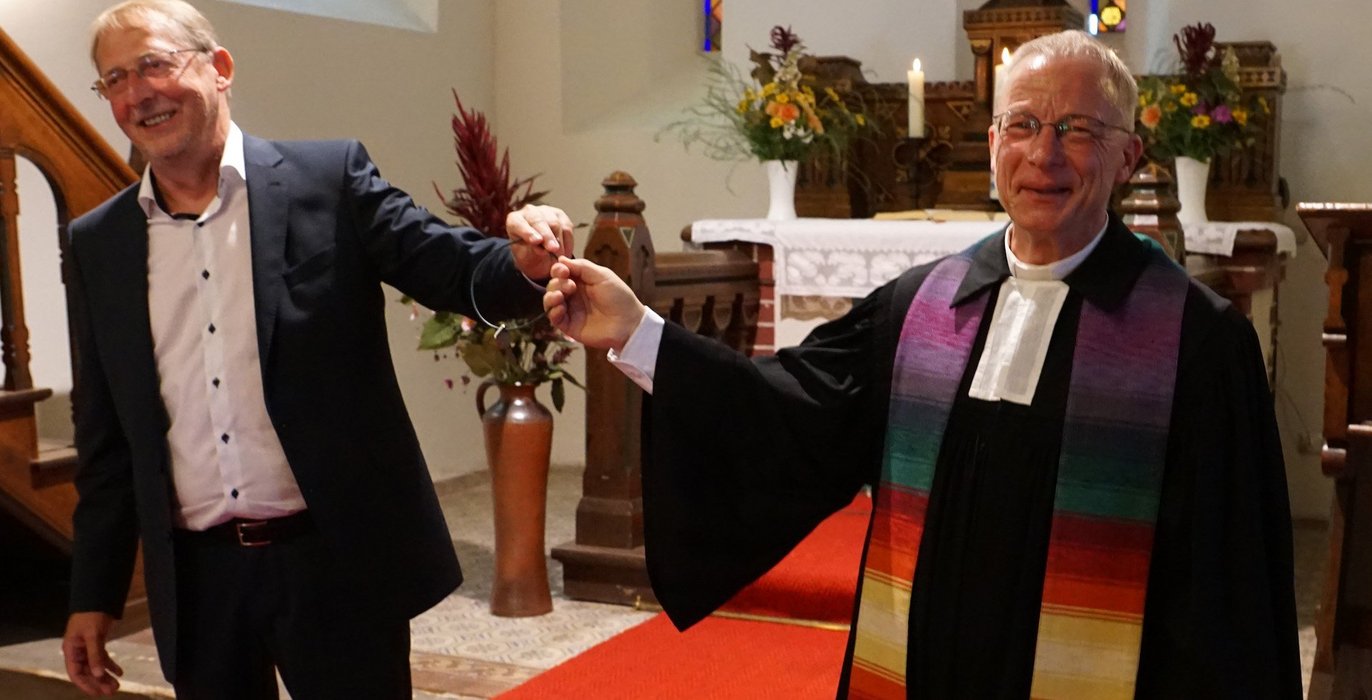 Übergabe des Schlüssels von Vakanzverwalter Rainer Berkholz aus der Kirchengemeinde Mühlenfließ