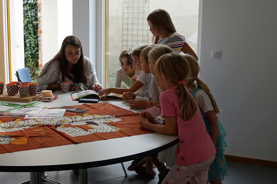 Judith Ziehm-Degner beim Kinderschminken