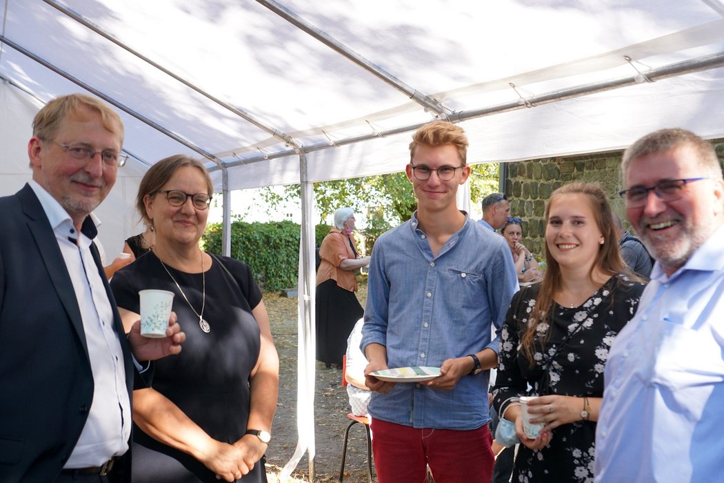 Pfarrer Rainer Berkholz und Pfarrerin Barbara Killat, Florian Sell, Friederike Sell (Gemeindepädagogin) und Dirk Rieckers (Vorsitzender des Gemeindekirchenrates) von der Kirchengemeinde Mühlenfließ