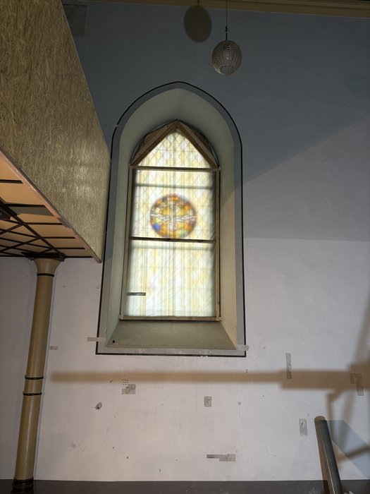 Geschütztes Kirchenfenster
