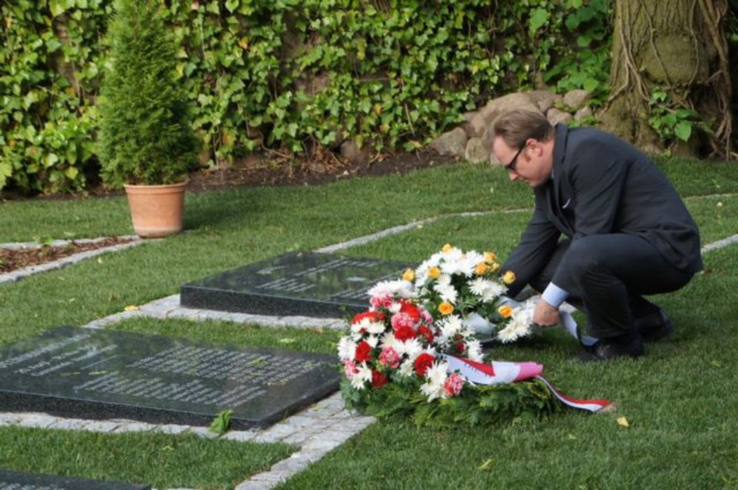 Kranzniederlegung von einem Vertreter des Volksbundes Deutscher Kriegsgräberfürsorge e.V.